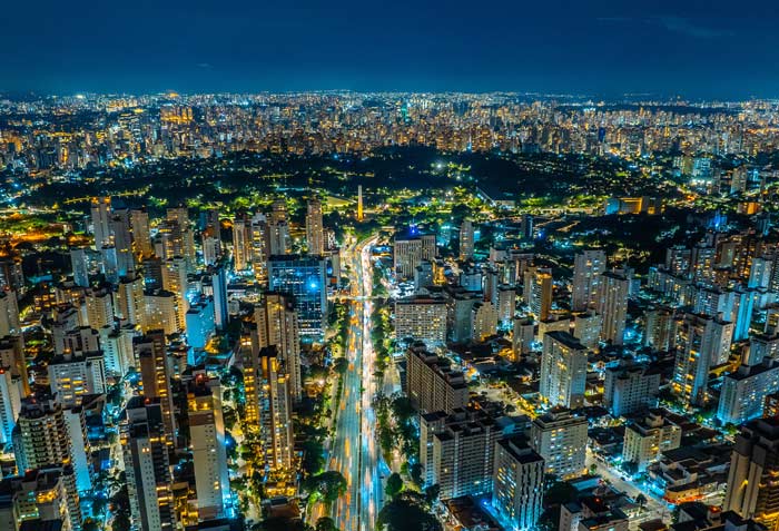 Vue aérienne de São Paulo de nuit.